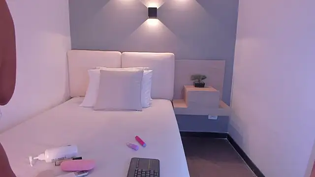 selena monroy online show from November 2025 11:21:02 AM