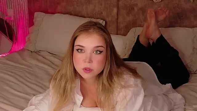 Lilith Bonheur online show from April 2026 05:15:01 PM