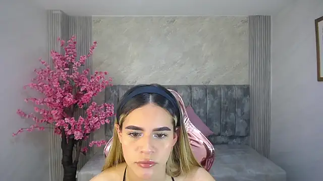 lilith4 s online show from October 2025 08:29:02 PM