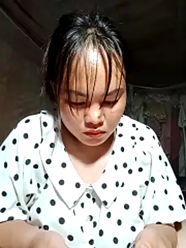 emilyzz online show from April 2026 12:05:02 PM