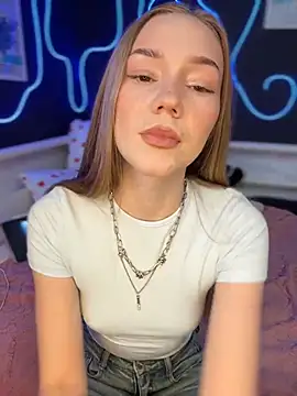 MilaMoone online show from April 2026 11:13:02 AM