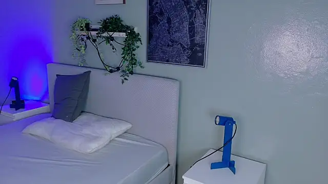 KeendraFox  online show from April 2026 11:18:02 AM