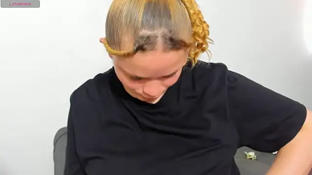 Cherrysweetyx online show from April 2026 07:07:02 PM