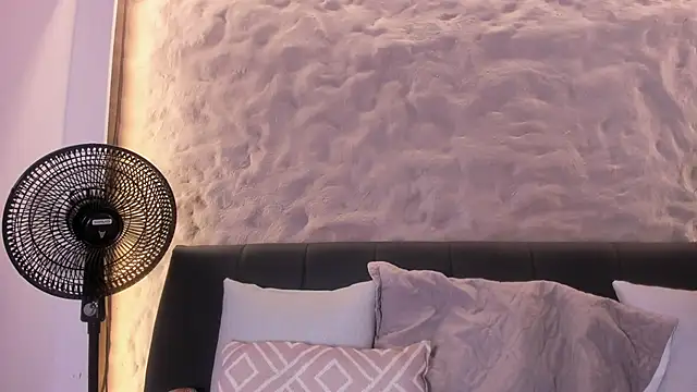 Snapshot of Naomy_gyal chatting on February 2026 01:00:02 PM Naomy gyal online show from February 2026 01:00:02 PM