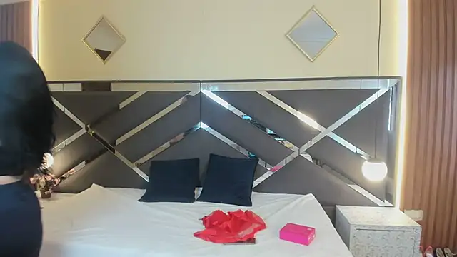 AgataThompson  online show from March 2026 07:32:01 PM