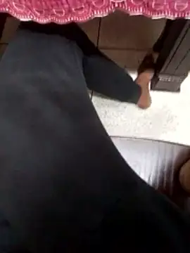 crish09 online show from November 2025 02:39:02 PM