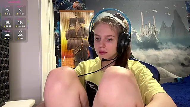 Elira Breeze online show from March 2026 12:20:01 PM