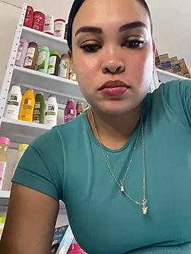 Snapshot of FOX_LATINA chatting on July 2026 09:31:02 PM FOX LATINA online show from July 2026 09:31:02 PM