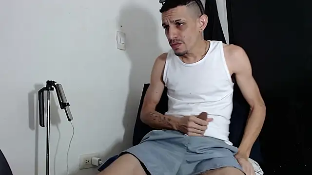 LATINO27CM online show from March 2026 12:17:02 AM