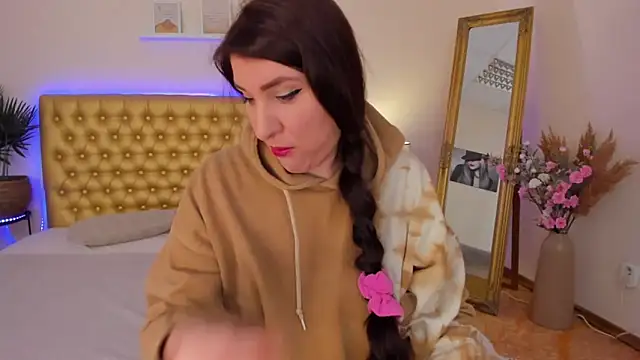 TrishaDarks online show from March 2026 06:19:02 AM