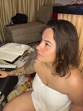 liz and thiago online show from November 2025 03:31:01 AM