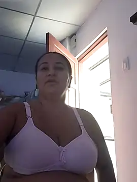 Snapshot of MEYBELLATINA chatting on May 2026 09:54:02 PM MEYBELLATINA online show from May 2026 09:54:02 PM