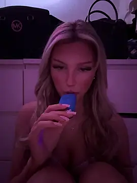 blondeeee online show from March 2026 04:57:01 PM