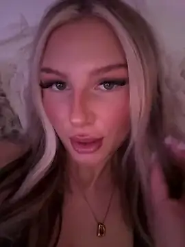 blondeeee online show from May 2026 03:51:02 PM