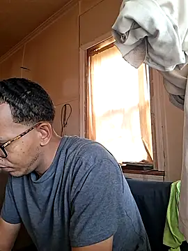 ThrowedWorldWide online show from December 2025 03:21:02 PM