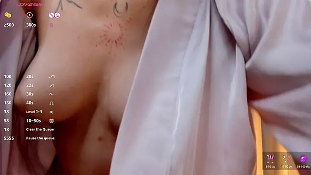 AmyVilvet  online show from April 2026 10:40:01 PM