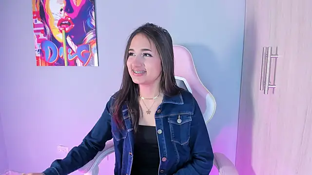 Snapshot of Athenea__fox chatting on December 2025 11:48:01 AM Athenea fox online show from December 2025 11:48:01 AM