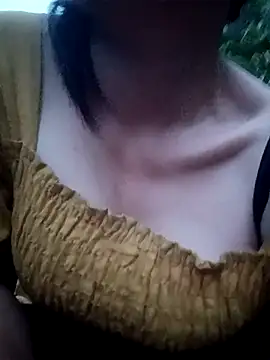 bree-zz online show from April 2026 10:34:02 PM