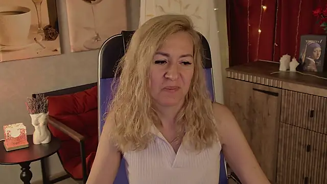 Snapshot of DonnaSmitth chatting on June 2026 07:58:02 PM DonnaSmitth online show from June 2026 07:58:02 PM