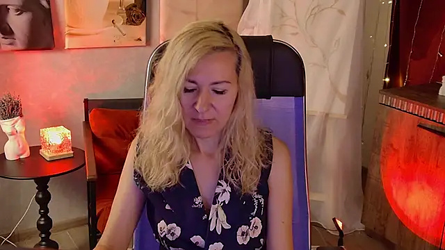 Snapshot of DonnaSmitth chatting on June 2026 10:22:01 PM DonnaSmitth online show from June 2026 10:22:01 PM