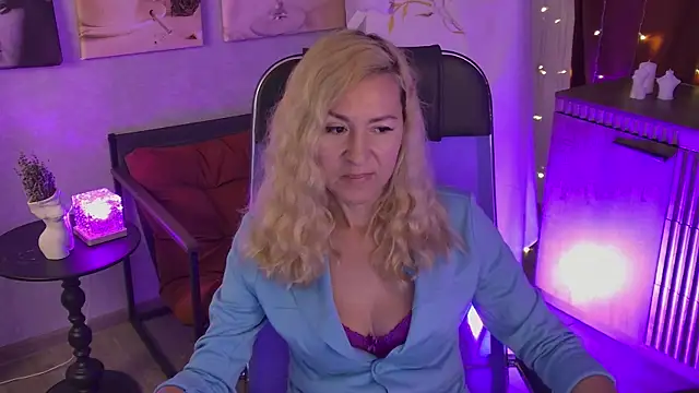 Snapshot of DonnaSmitth chatting on July 2026 11:10:02 PM DonnaSmitth online show from July 2026 11:10:02 PM