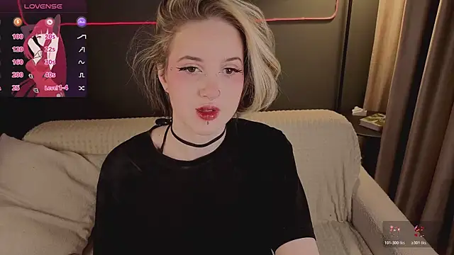 luna son online show from March 2026 09:32:02 PM