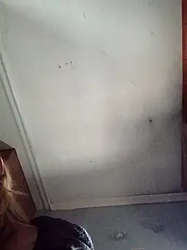 Queen2454 online show from April 2026 04:59:01 PM