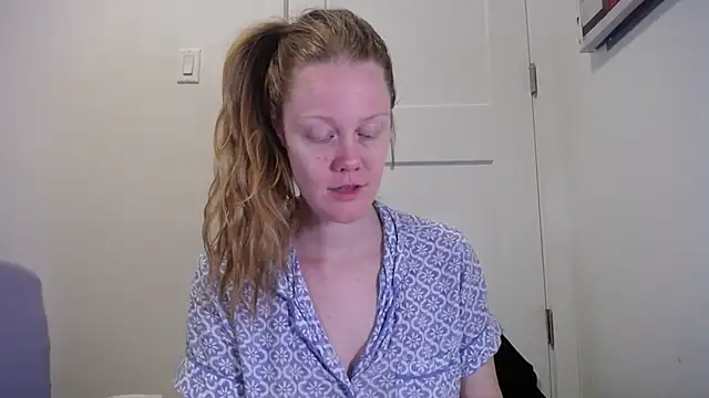 naughtyfox89 online show from March 2026 03:32:01 AM