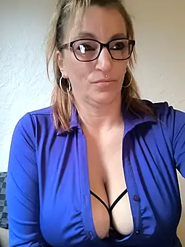 Snapshot of Fifi83Bell chatting on March 2026 05:19:01 PM Fifi83Bell online show from March 2026 05:19:01 PM