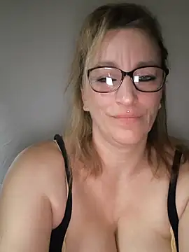 Snapshot of Fifi83Bell chatting on March 2026 02:49:02 PM Fifi83Bell online show from March 2026 02:49:02 PM