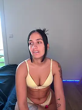 LaPetiteKim online show from April 2026 12:30:02 PM