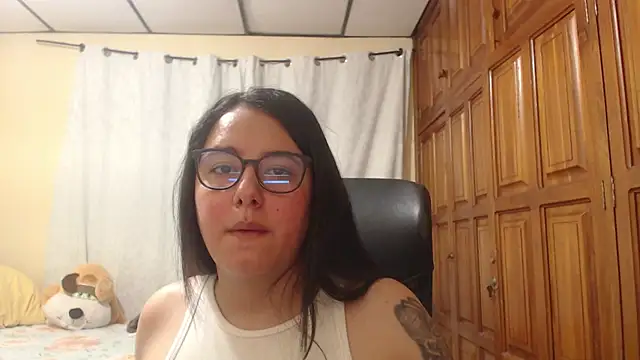 Snapshot of Venus_cat_ chatting on May 2026 02:20:02 AM Venus cat online show from May 2026 02:20:02 AM