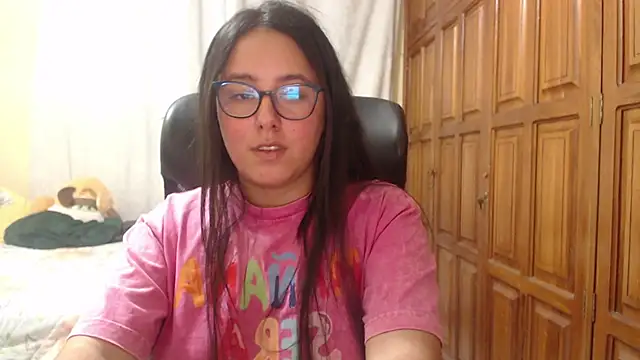 Snapshot of Venus_cat_ chatting on May 2026 04:07:02 AM Venus cat online show from May 2026 04:07:02 AM