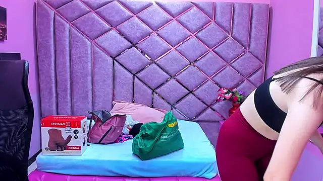 sarah sweett  online show from April 2026 03:04:01 PM