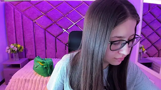 sarah sweett  online show from May 2026 02:47:02 PM