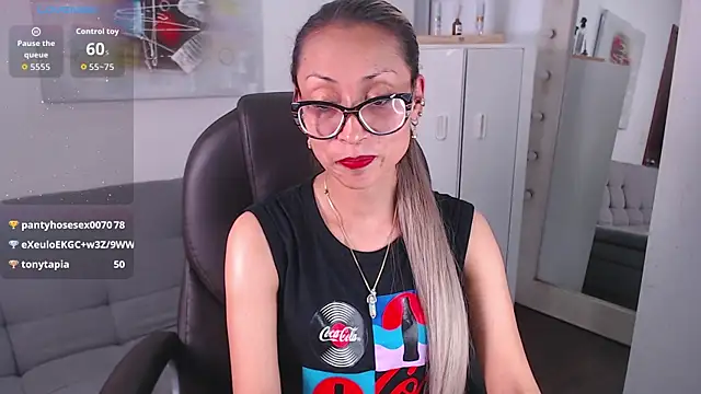 alexia james  online show from April 2026 09:07:02 PM