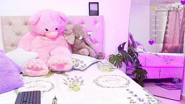 SoofiKiss online show from October 2025 08:51:01 PM