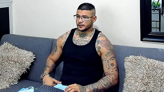 Snapshot of MICHELL_ARTHUS_ chatting on October 2025 10:19:01 PM MICHELL ARTHUS online show from October 2025 10:19:01 PM