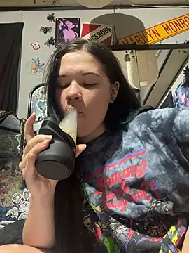 Snapshot of Jynx420friendly chatting on June 2026 05:57:02 PM Jynx420friendly online show from June 2026 05:57:02 PM