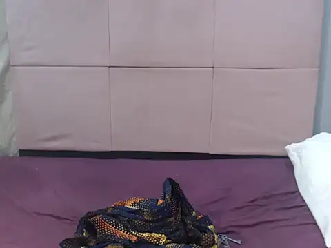 Snapshot of CurvyDollxx25 chatting on October 2025 02:20:01 AM CurvyDollxx25 online show from October 2025 02:20:01 AM