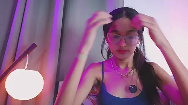 luna valen online show from October 2025 12:42:02 PM