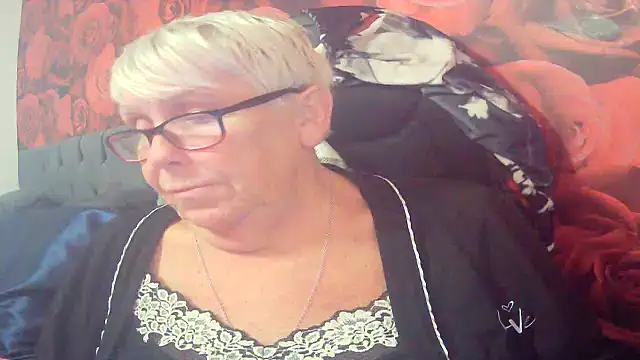 Snapshot of Playful_MILF_Demi chatting on June 2026 10:08:01 PM Playful MILF Demi online show from June 2026 10:08:01 PM