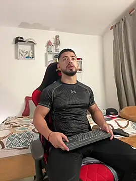 Ezzio Scolaro online show from April 2026 11:22:02 PM