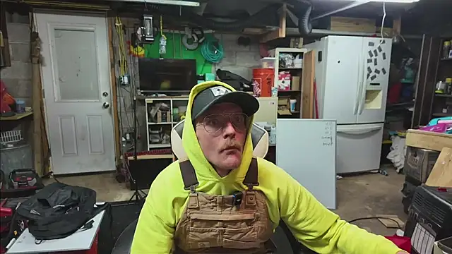 AverageMaleJay online show from December 2025 10:13:01 AM