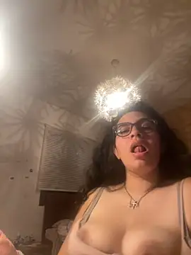 luciamaria01 online show from October 2025 04:15:02 PM