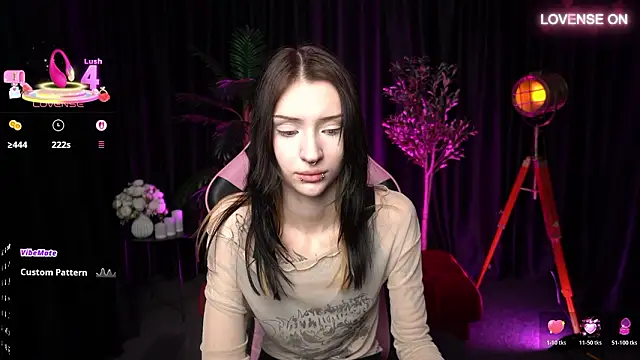 Snapshot of Trix_Void chatting on February 2026 09:28:02 AM Trix Void online show from February 2026 09:28:02 AM