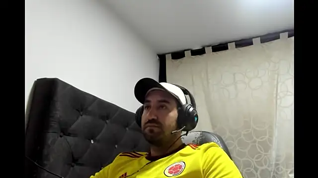 coolfriki online show from April 2026 09:45:01 PM