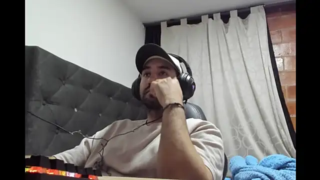 coolfriki online show from April 2026 11:09:02 PM