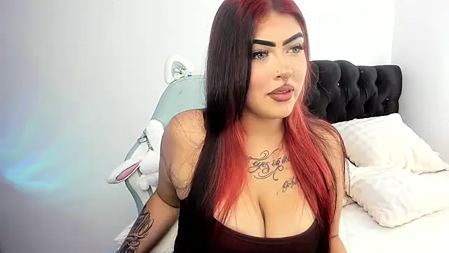 hollycute   online show from March 2026 06:37:02 PM