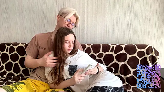 EhtelBiondi online show from April 2026 08:34:02 AM